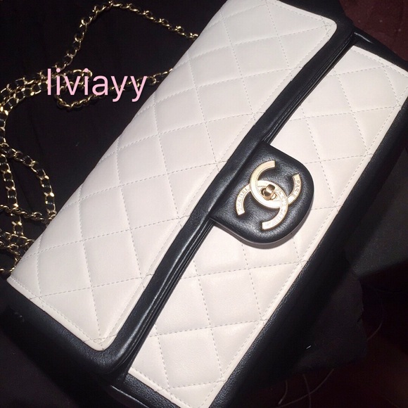 CHANEL Handbags - Chanel lambskin flap bag